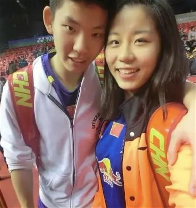 恋爱的味道石宇奇骑抱贾一凡被夸身材好戴她发卡又把小贾逗乐