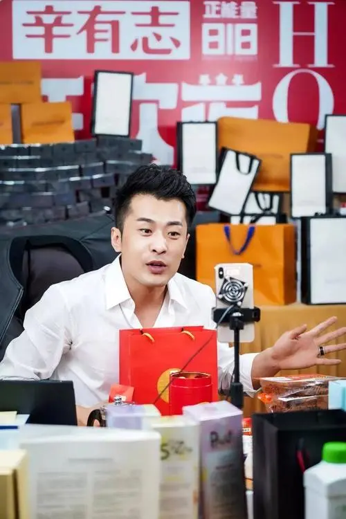 网红辛巴的毁灭之路，2月份高调捐款1.5亿，4月份