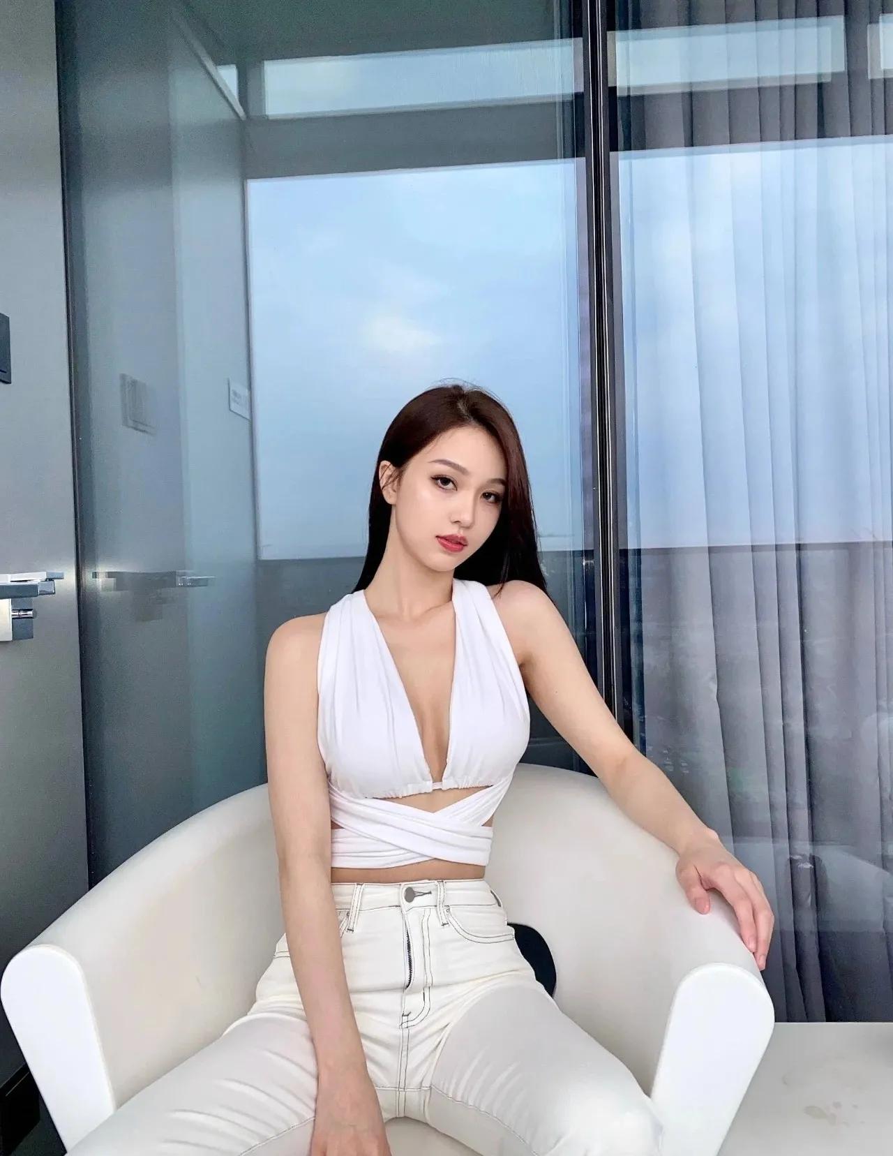 清纯可爱模特身材大长腿性感美女图片