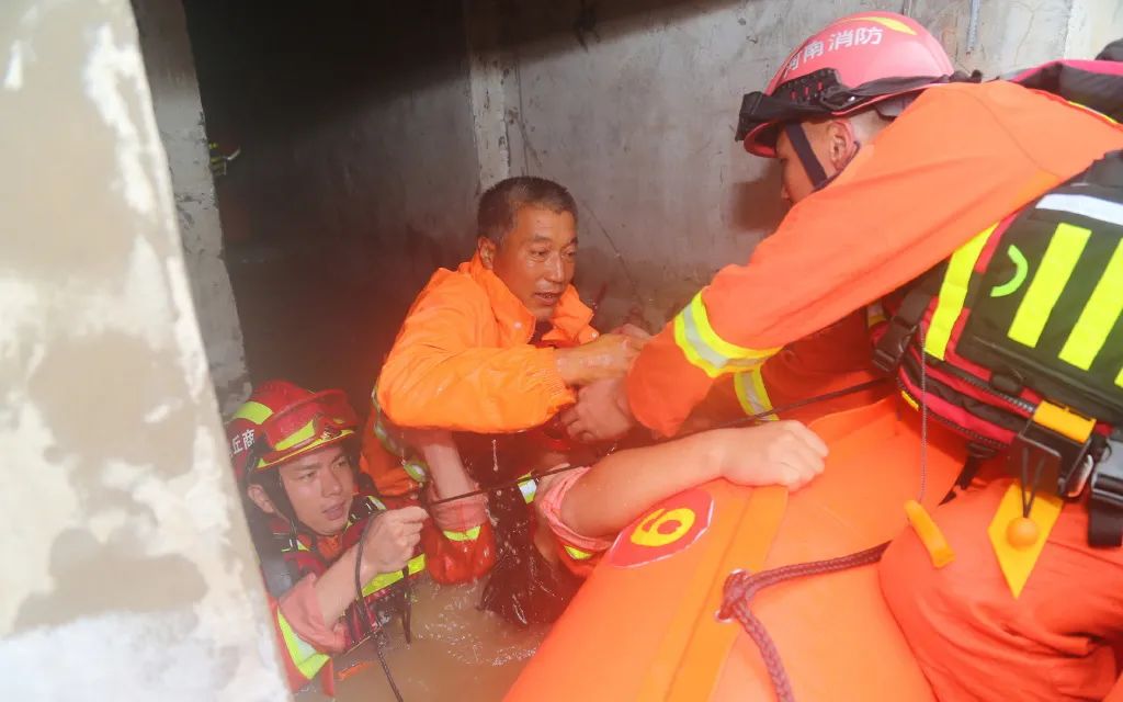 暴雨无情人有情，商丘市各救援组织增援郑州