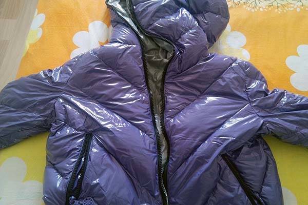 羽绒服怎样洗涤方法（羽绒服怎样洗）-第1张图片-潮百科