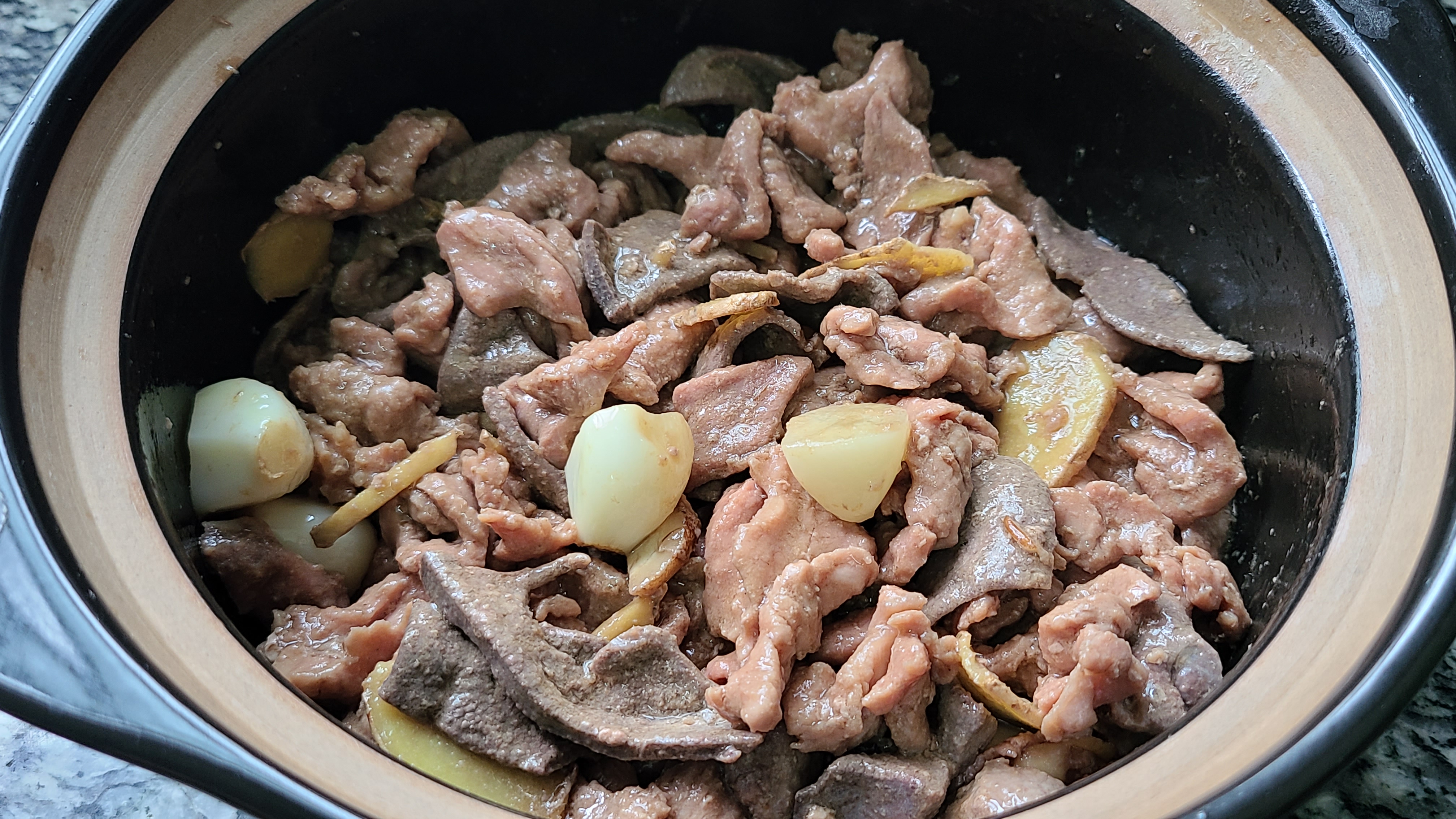 爱吃猪肉别直接炒，教你一个香喷喷的广东做法，简单美味又营养