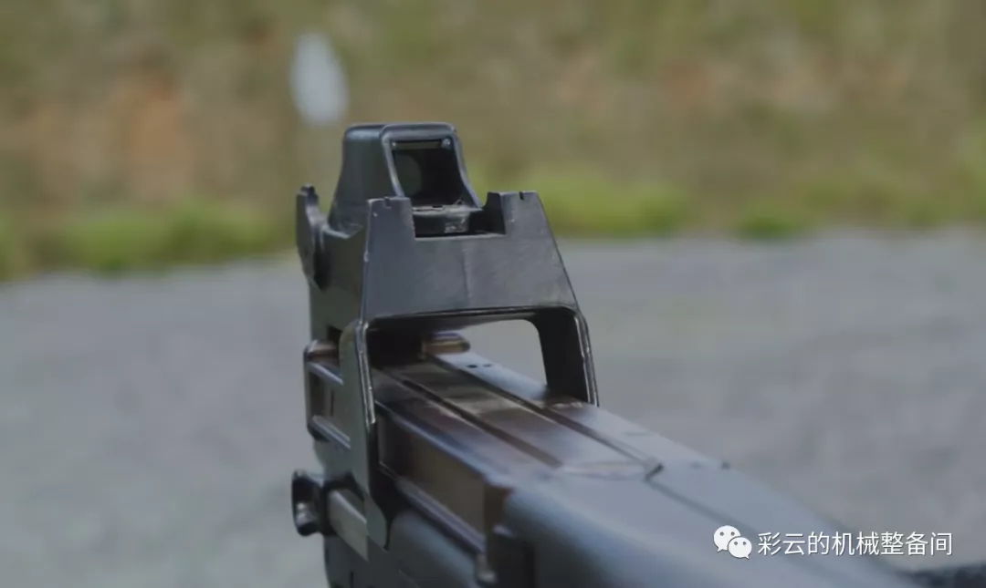 说到PDW你首先想到的就是它——比利时P90单兵自卫武器