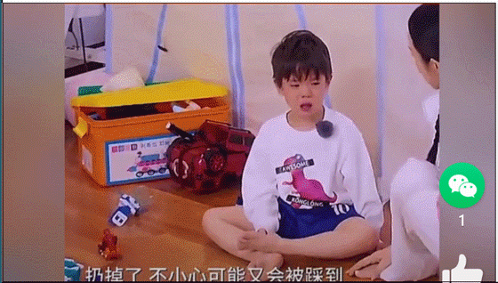 嗯哼在沙滩上的一个举动，引发热议：孩子没教养，还真是父母的锅