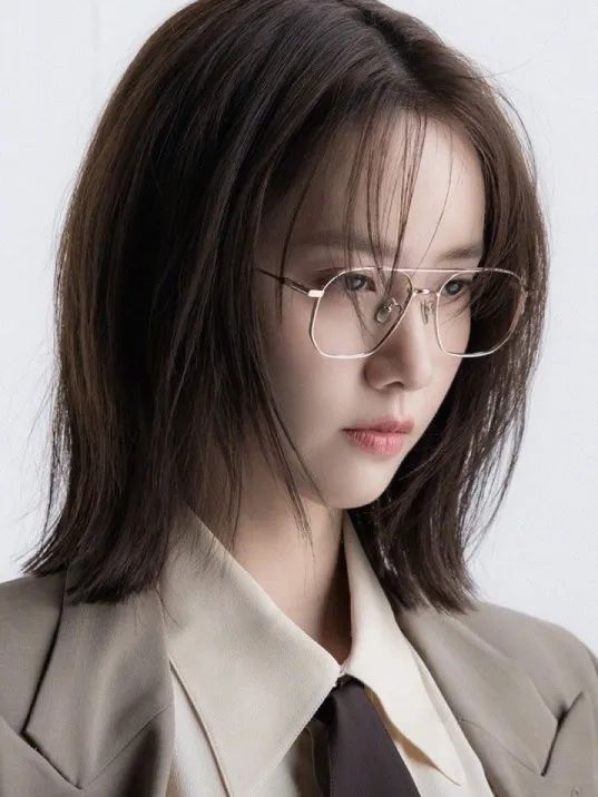 别再“披头散发”了！这4款冬季发型才够美够撩