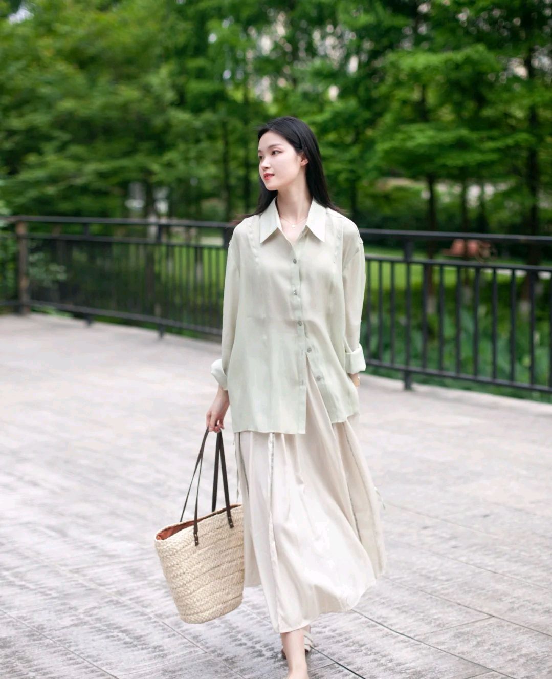 服裝穿搭是女生的門面，精致的穿搭風格，可以完美呈現優雅氣質
