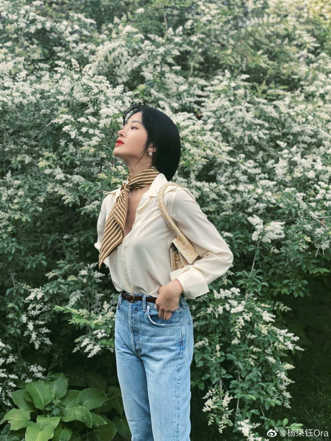 跟着明星学穿搭 | 法式复古派女士杨采钰