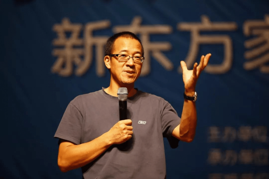 两天蒸发500亿，俞敏洪哭了：艰难时刻落井下石，还有人性吗？