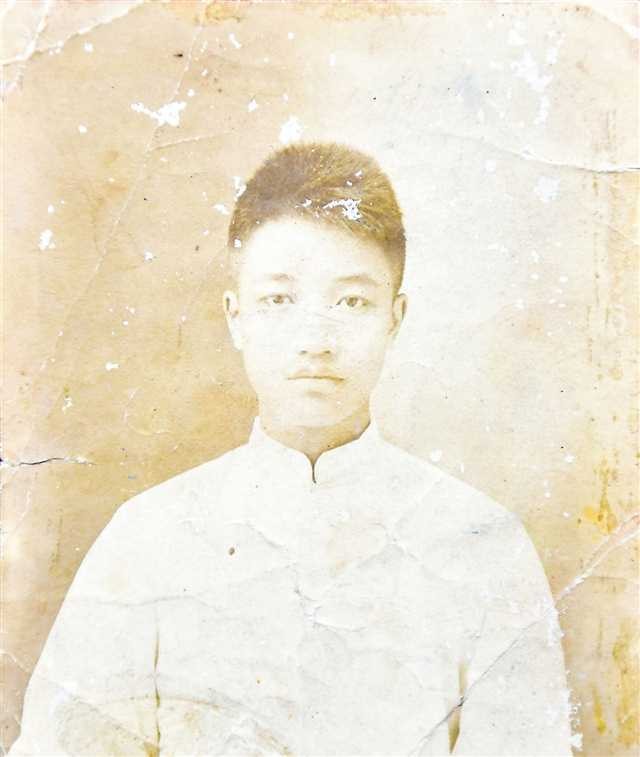开国中将刘忠回乡寻母，却发现母亲沿街乞讨，痛哭大呼：儿不孝啊