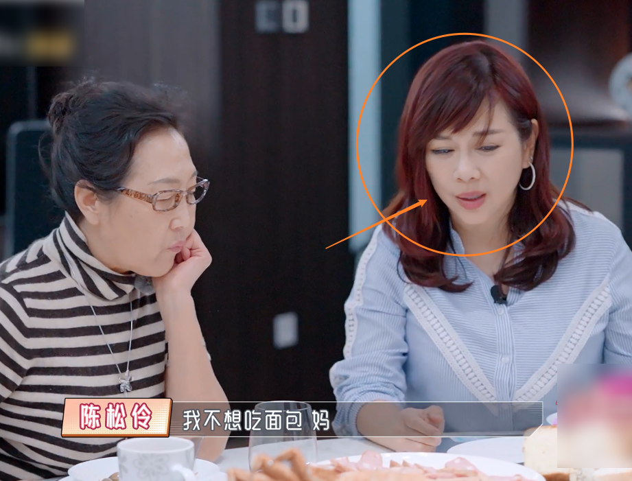 都说张铎妈妈针对儿媳，看到陈松伶对待婆婆的