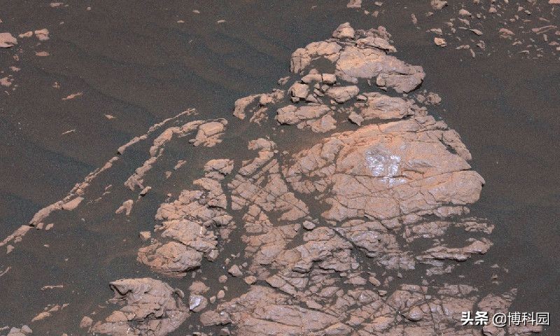 好奇号在火星首次挖到“粘土轴承”样品！