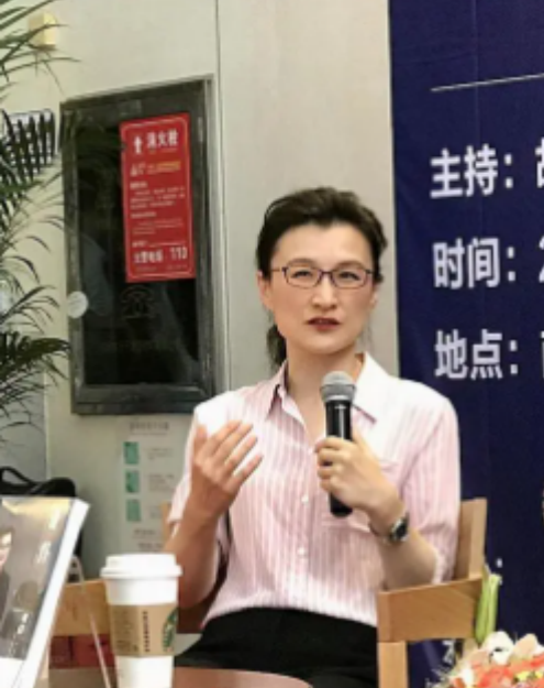 从“央视名嘴”到“滚出主持界”，董倩到底经历了什么？