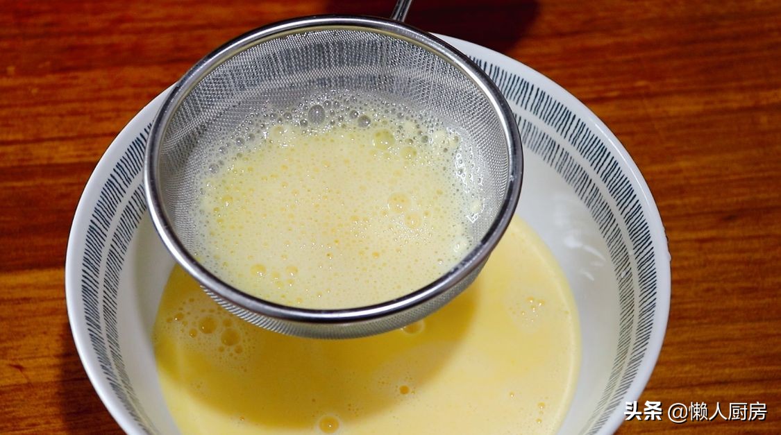 雞蛋和澱粉一起炒，不粘勺子，不粘盤子，吃起來軟糯香甜