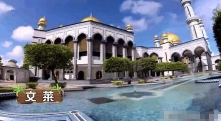 吴尊晒全家近况照！超大厨房里挂着7口锅，11岁女儿五官十分精致