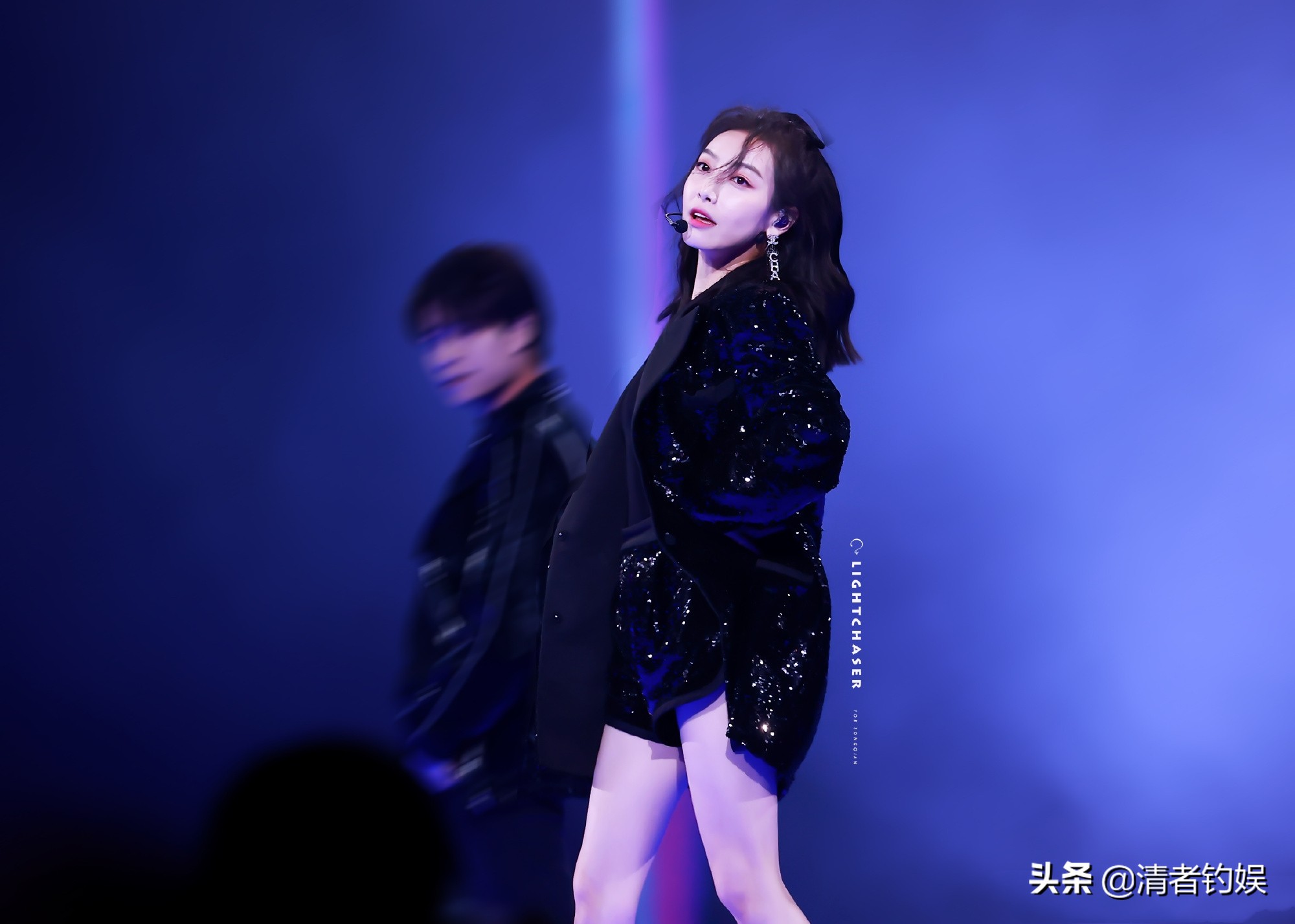 宋茜连眉毛都在踩点跳舞舞蹈女王今晚扮相好美艳