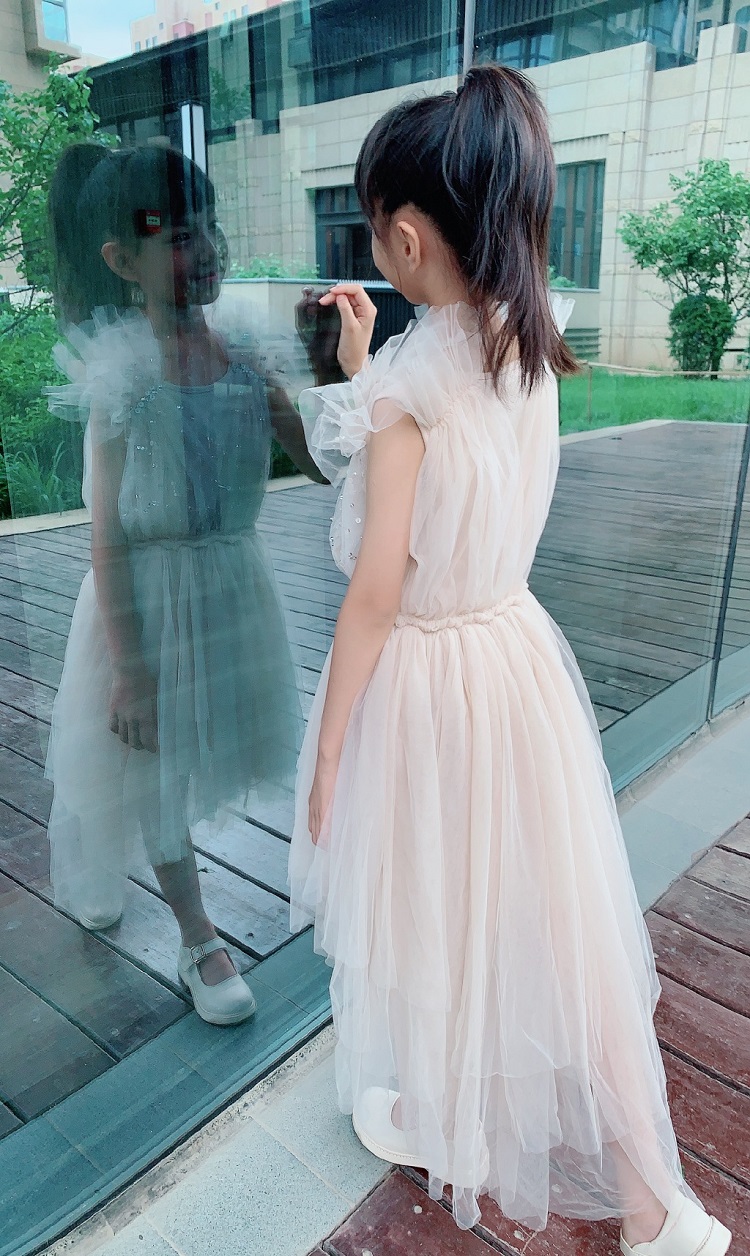 女大十八变！9岁的小山竹美得让人认不出，面对镜头表现力十足