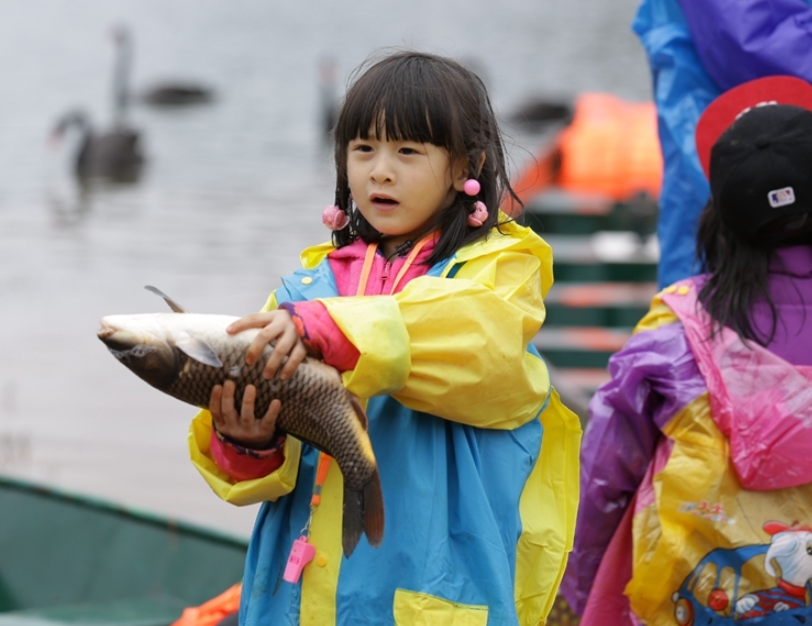 星二代就服田亮女儿的长相，13岁尽显“初恋脸”，怎么都看不厌