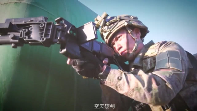 时髦值远超美国大兵！星空迷彩再度惊艳亮相，一身装具全球领先