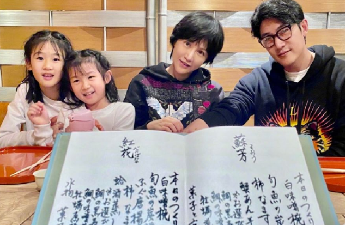 有種“複製黏貼”叫陸毅女兒，明明相差3年出生，卻長得一模一樣