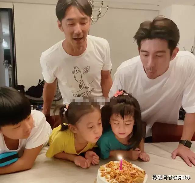 贾静雯全家明星脸，咘咘越长越美丽，没想到波妞更漂亮