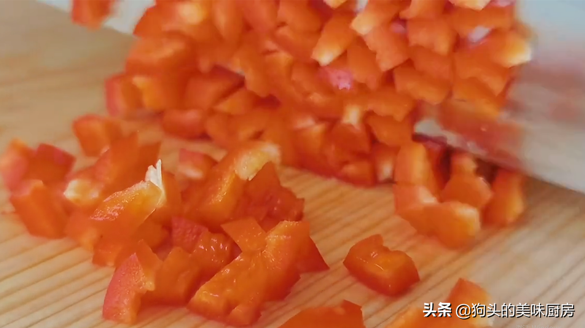 想吃披薩不用出去買，在家就能做，不和麵不揉麵，十分鐘就出鍋