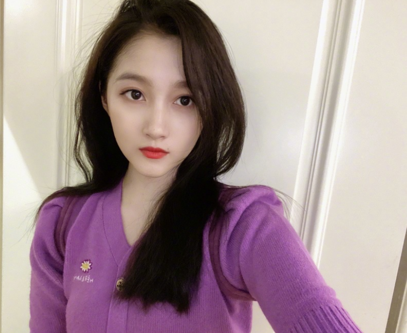 一个游戏惩罚引起的瓜？关晓彤晒出聊天记录，