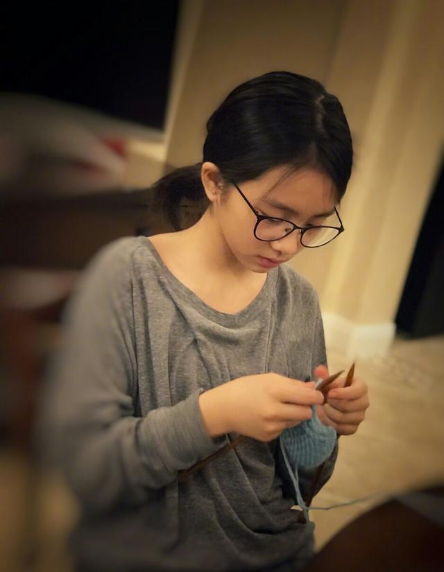 孫莉曬女兒自製戒指，多多伸手大方展示，心靈手巧被讚全能隨黃磊