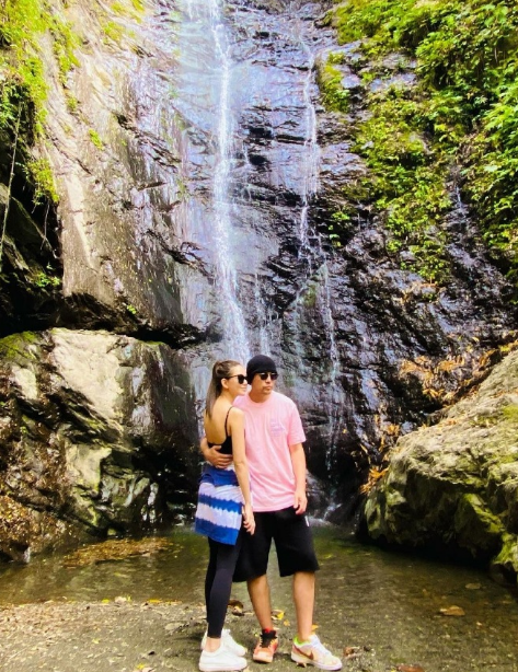 周杰倫生日現場大合照曝光，兒女正臉出鏡，海瑟薇高冷羅密歐可愛