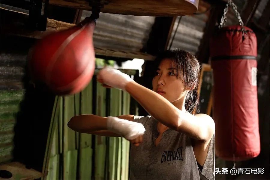韩国女神河智苑，出道爱拍鬼片和动作片，为一