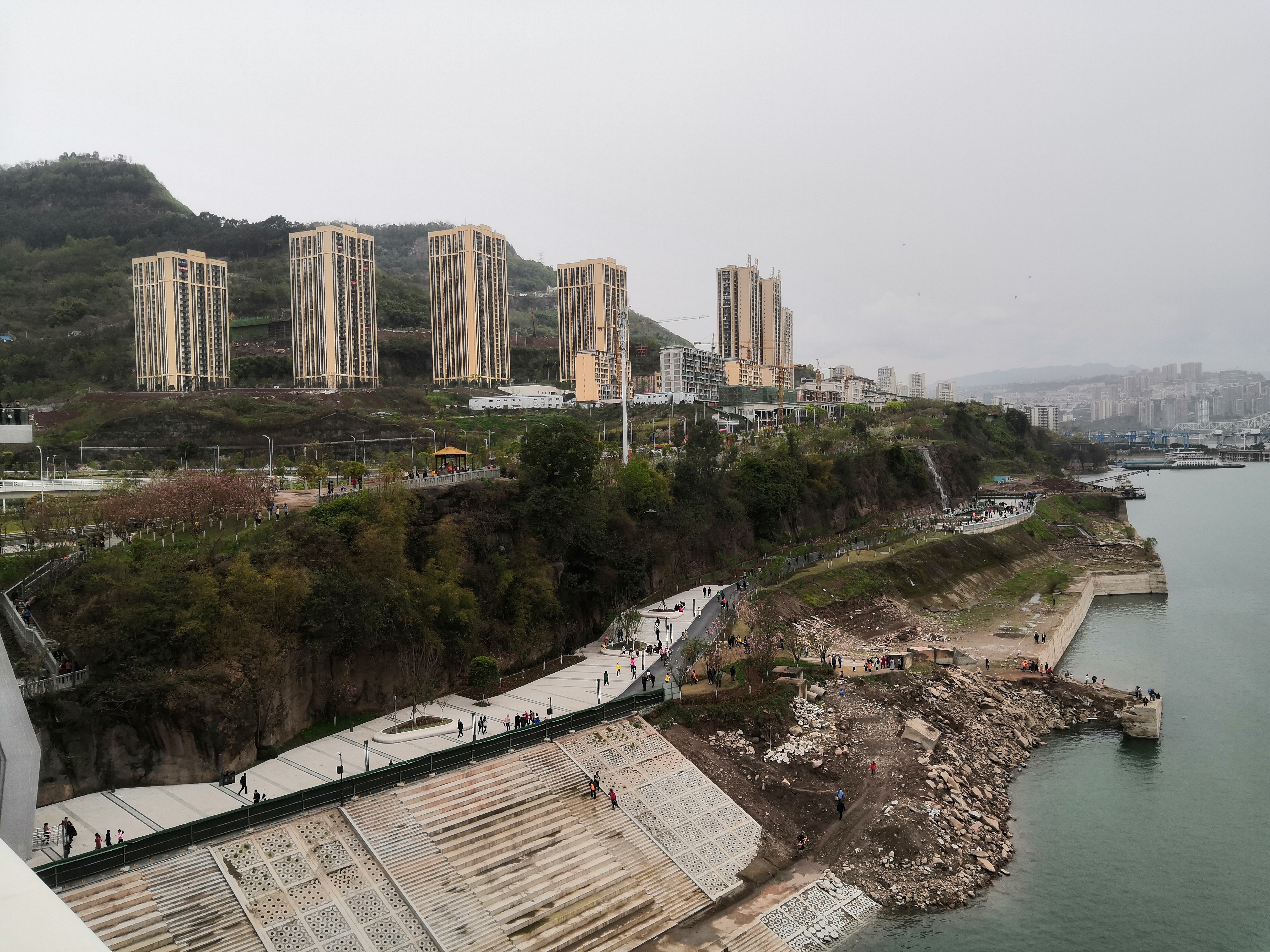 闲游万州樱花度体育公园，人工打造6景13地-长江边的运动公园