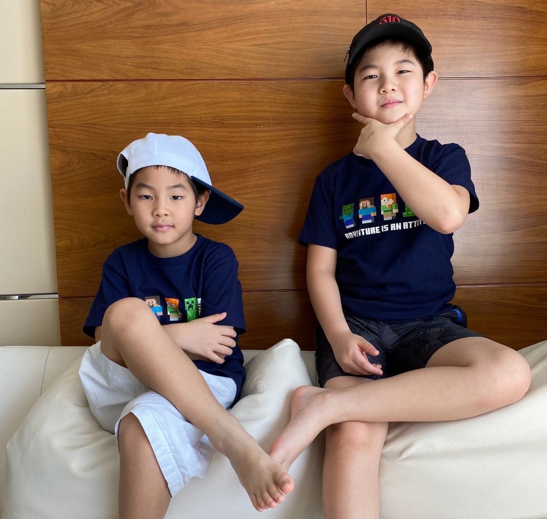 沙溢父子三人游海底世界，安吉身高已到父亲肩膀，享受父子独处