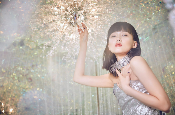 To turn over of mango stage evening party? Professional singer Huang Ling is sung by doubt holiday, li Fei right not able to read aloud fluently still laugh