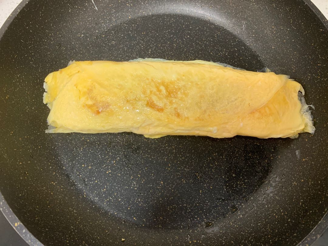 4個雞蛋，半杯牛奶，教你做奶香濃郁，一口就爆漿厚蛋燒