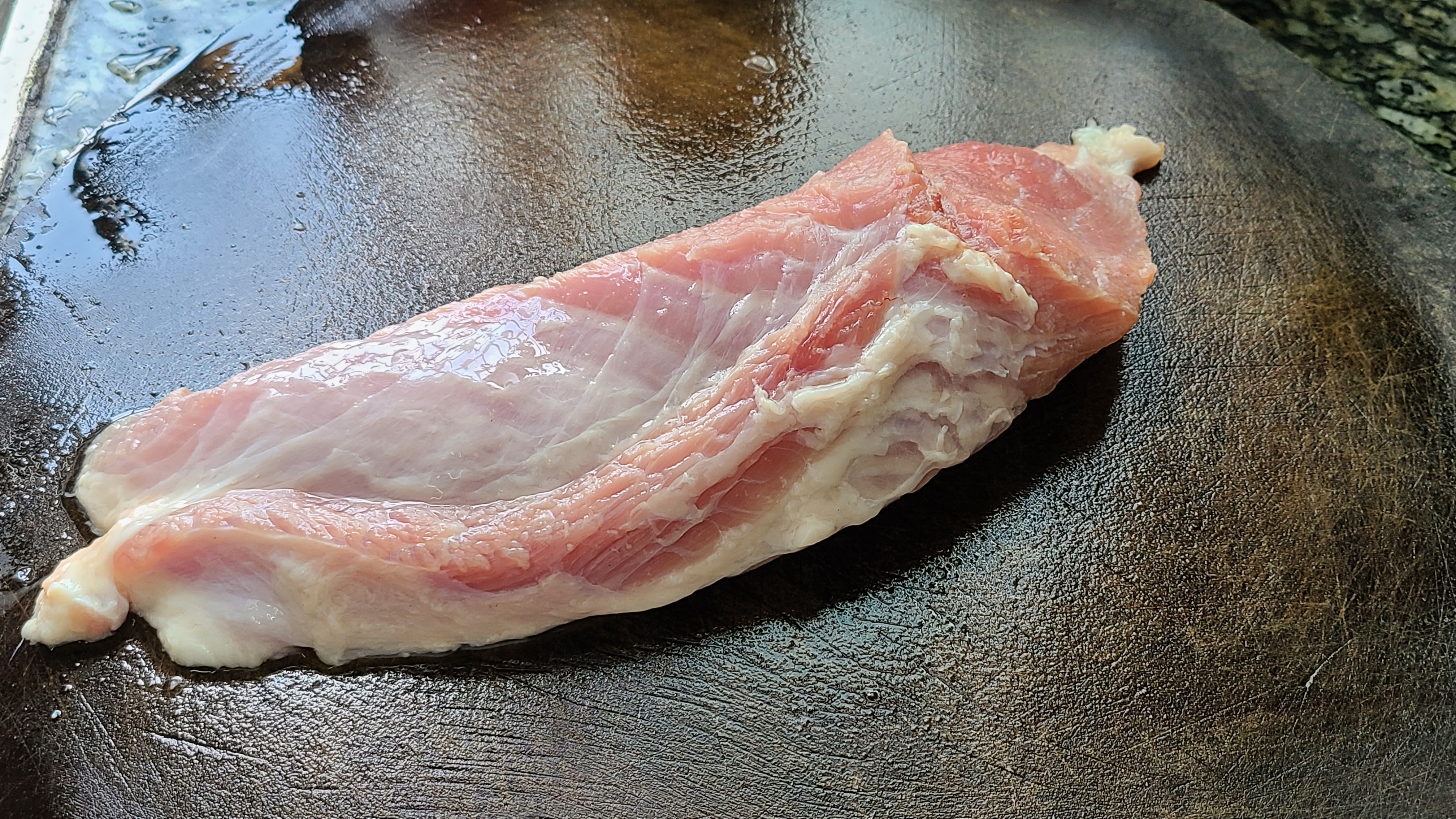 蜜汁叉烧，是广东很出名的一道菜，好吃又好看，太香了