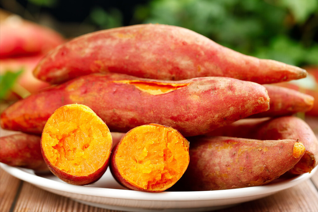 蒸红薯，直接上锅是不行的，牢记3个小窍门，红薯更香甜更绵软