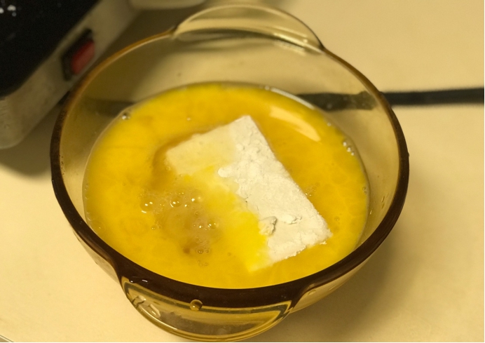 香煎豆腐，先粘淀粉还是先粘蛋液，别弄错了，不然粘锅，还不入味