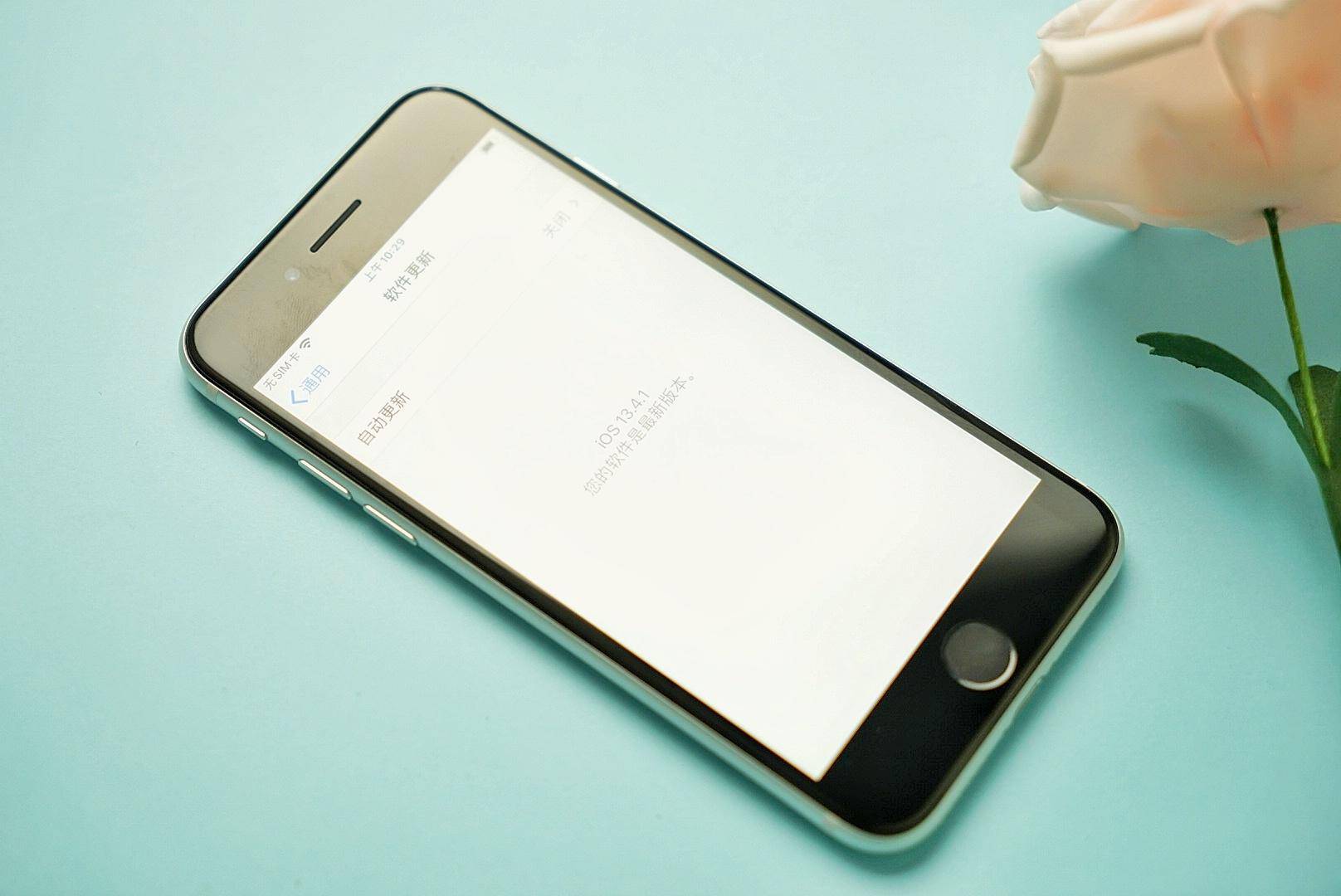 “狂降400元”的新款iPhone SE上手，体验能否依旧精彩？