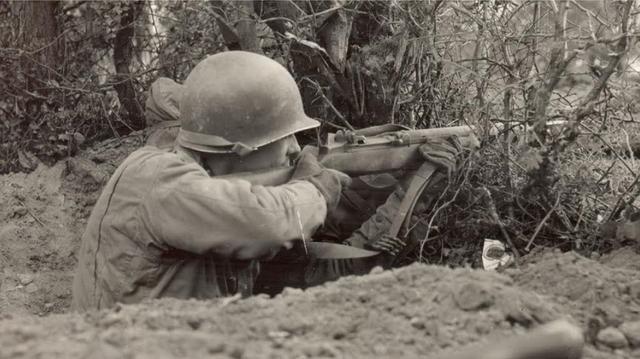 二戰時美軍最喜愛的一款步槍，4年時間生產400萬支，火力十分強大