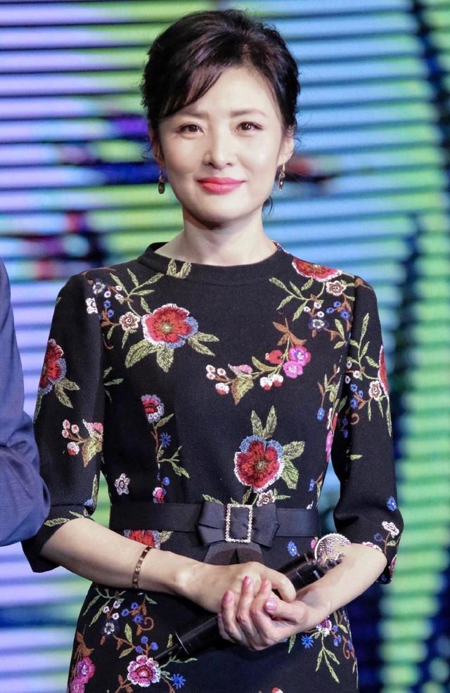 知名主持人美照一册，欣赏