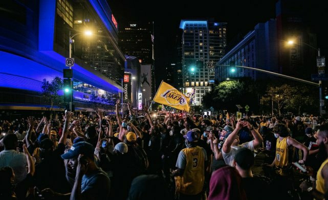 【影片】讓整座城市再次沸騰！湖人奪冠後，洛杉磯街頭響起了經久不息的歡呼聲：Kobe！-黑特籃球-NBA新聞影音圖片分享社區