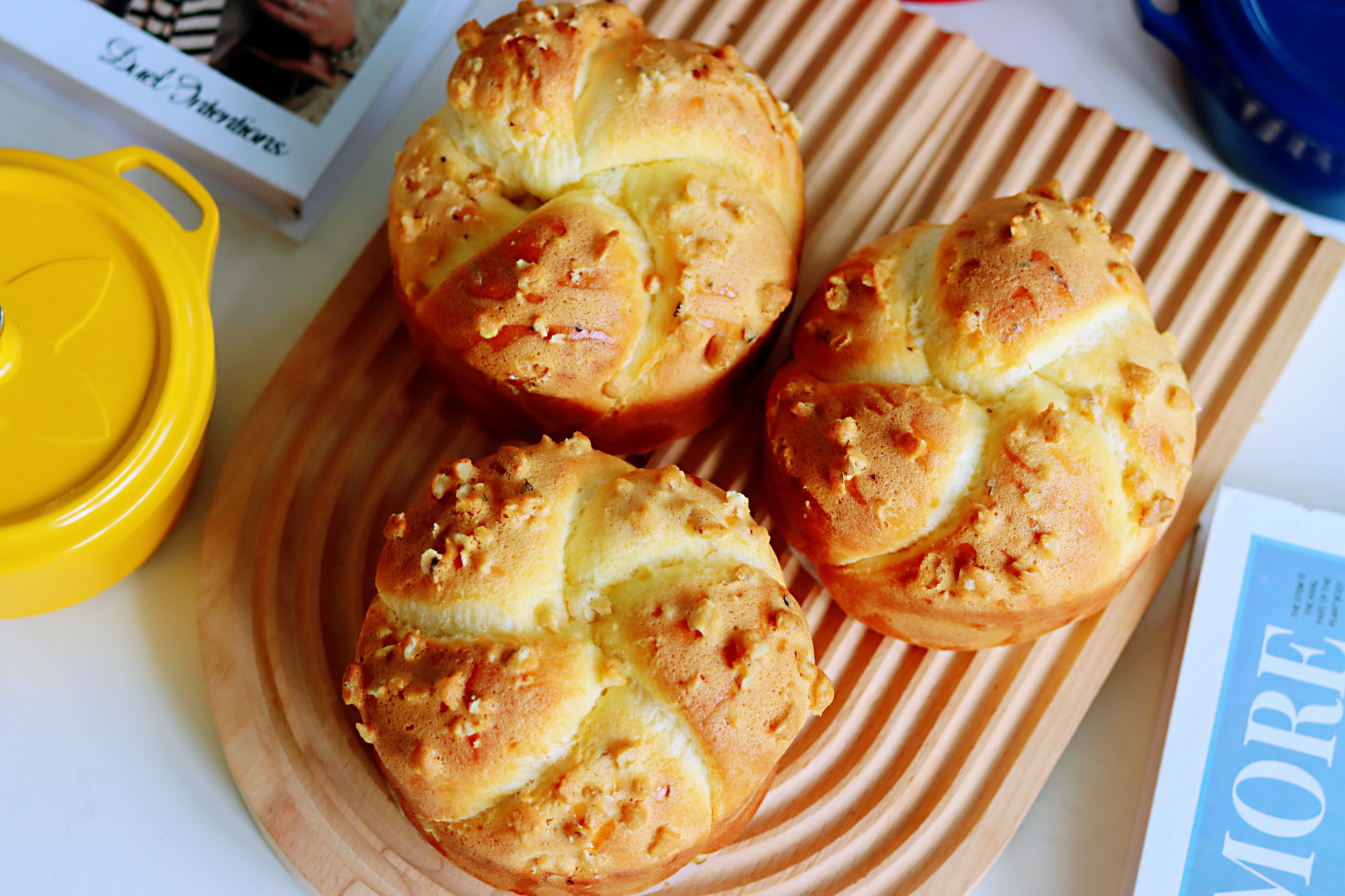 一定要尝试的面包配方，一次发酵，外酥里软，放3天不硬，特解馋