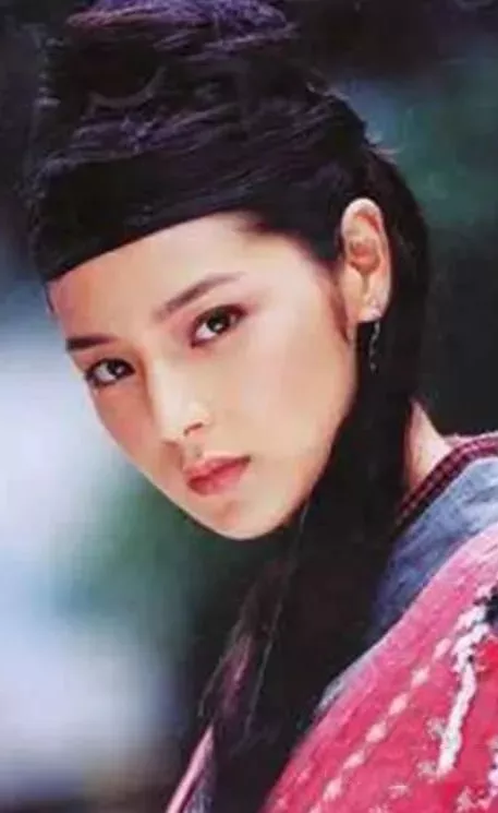 一手好牌打得稀烂，说的就是她吧