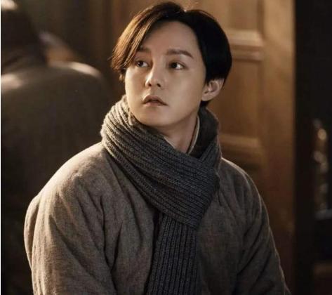 最美“金莲”甘婷婷，一袭“炼乳”裙太惊艳，