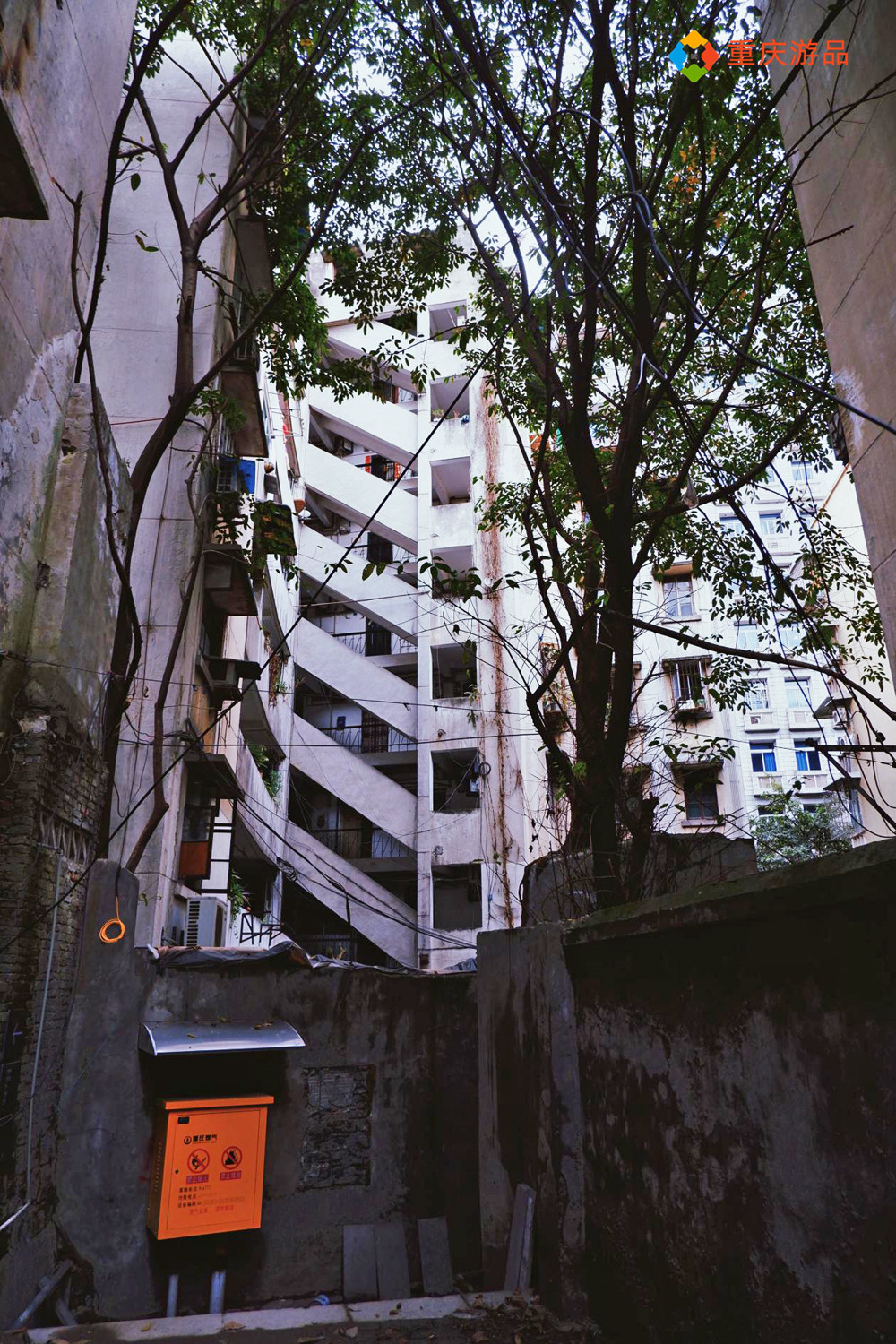 重庆的老街和广州的城中村：都被定义为“落后”，却成了城市特色