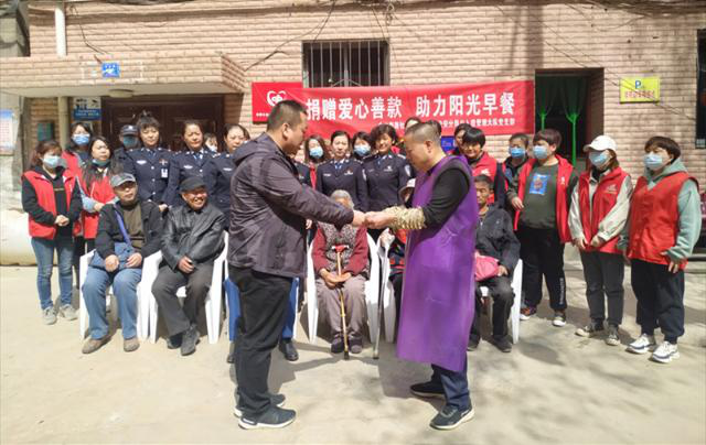 “阳光早餐”为特殊群众种下阳光