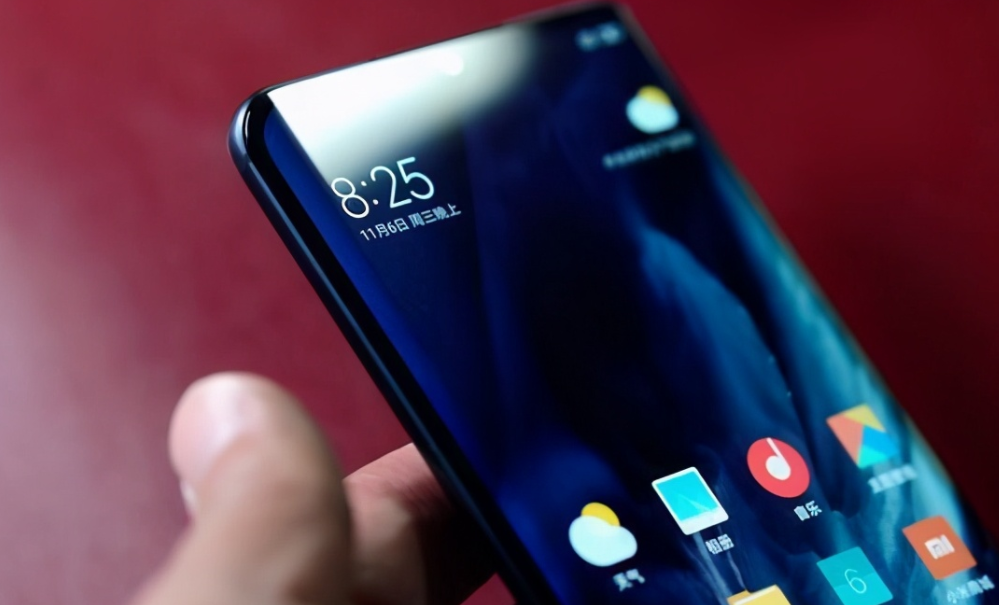 为什么iPhone坚持不用曲面屏？仔细分析发现，苹果真明智