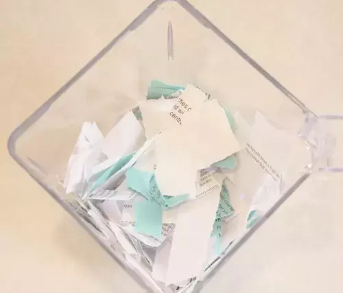 把废纸撕碎,做美丽的鲜花再生纸,成品也太美了吧...