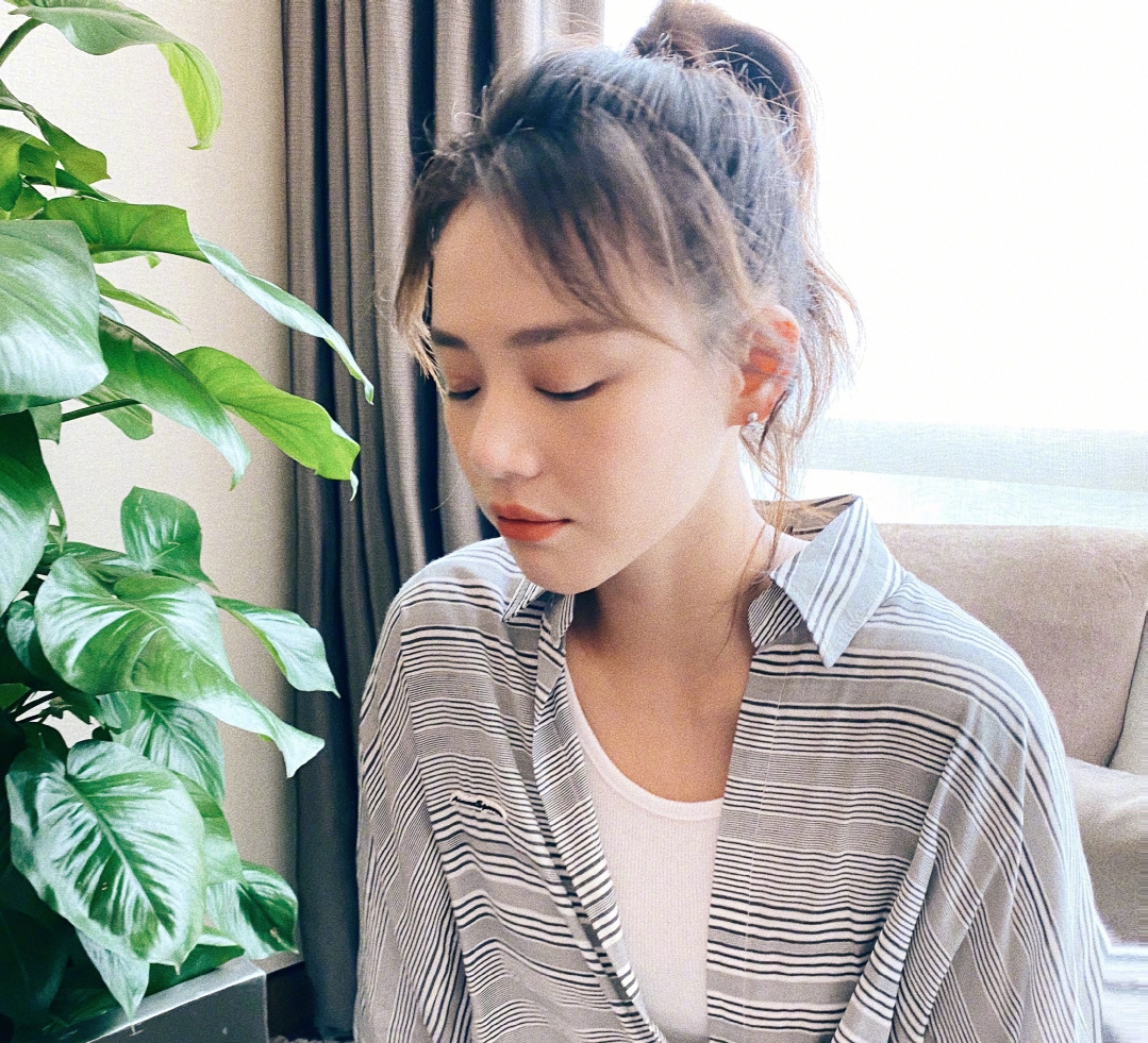 他们竟然是亲戚关系！成龙是董又霖的舅舅，蒋