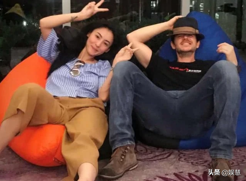 张柏芝晒与幼子“同框照”，毫无混血特征，生