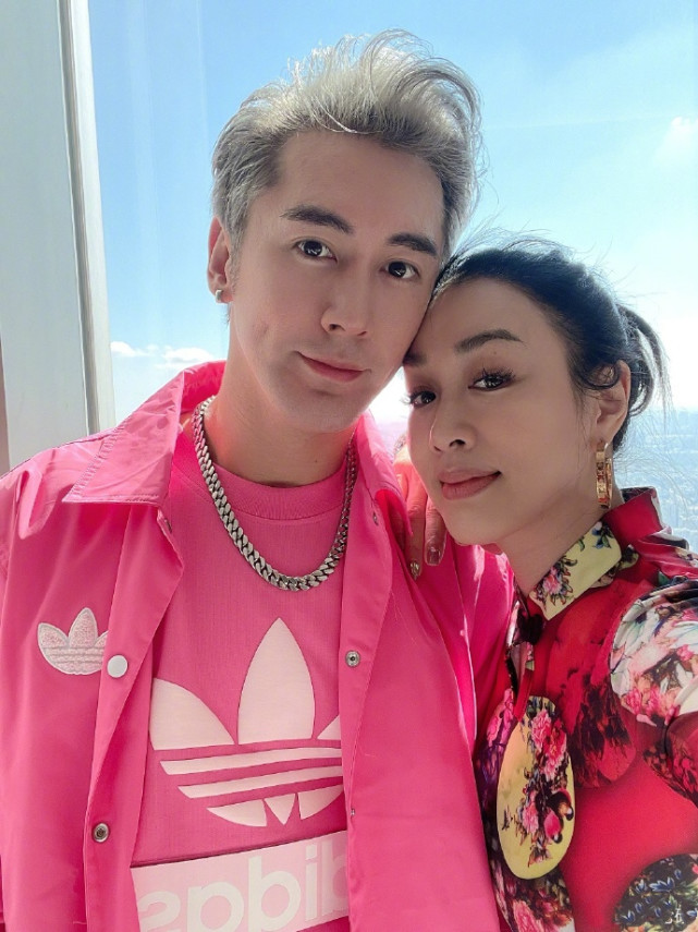 張倫碩花錢買二女兒秘密惹哭對方，曬與妻女合照秀幸福被喊話道歉